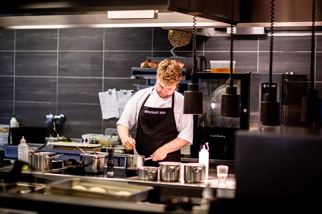 How to Work in Canada as a Cook in 2022